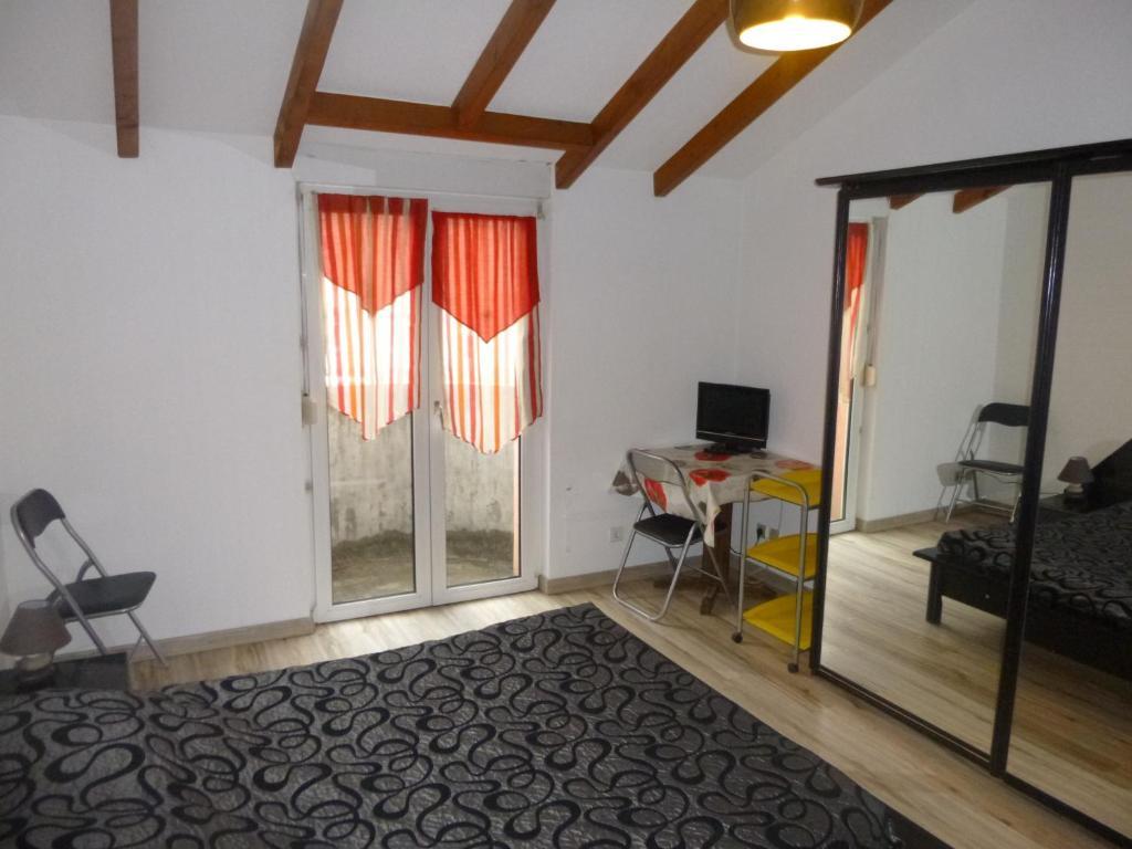 Studio/Hotel Porte De France Saint-Louis  Værelse billede